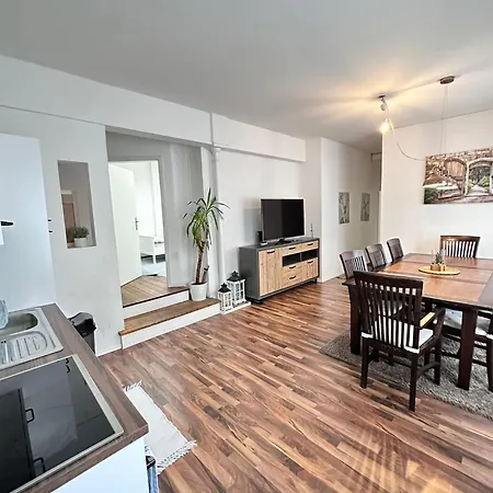 Ganze Citywohnung 4 Schlafzimmer Apartment *