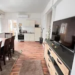 Ganze Citywohnung 4 Schlafzimmer Appartamento *